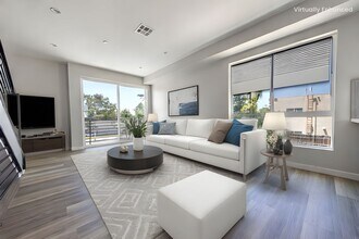 Building Photo - 6702 Balboa Blvd