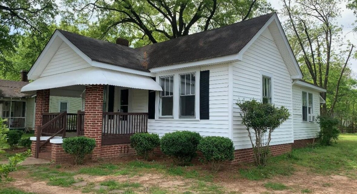 Primary Photo - 137 Cobb St
