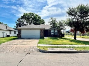 Building Photo - 2200 Lookout Ln