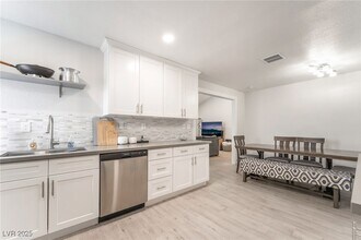 Building Photo - 3209 Kings Way