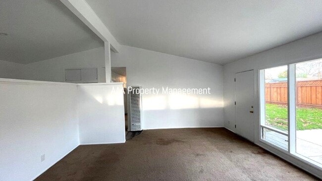 Foto del edificio - Concord Beautiful 3 bedroom 2 bathroom hom...
