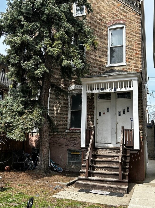 Building Photo - 2744 W 23rd St