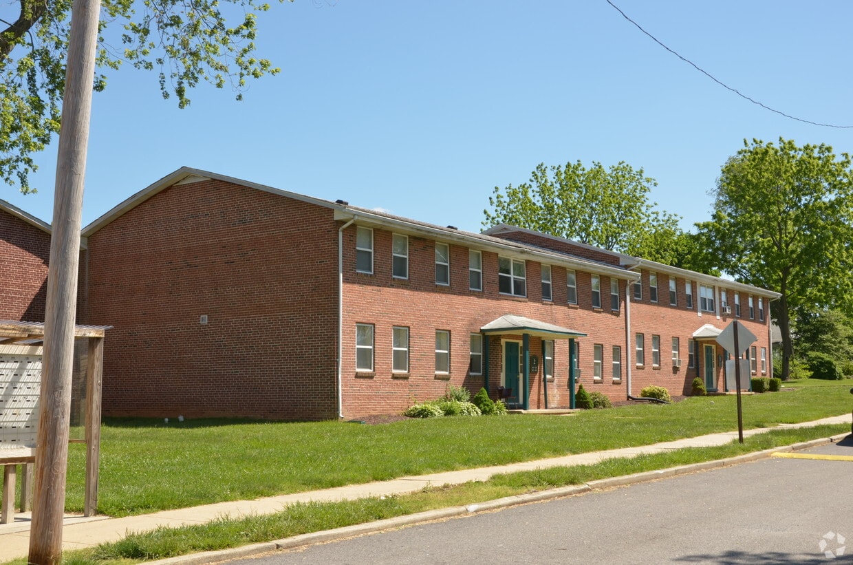 Building Photo - Whitehall Acres Apartments