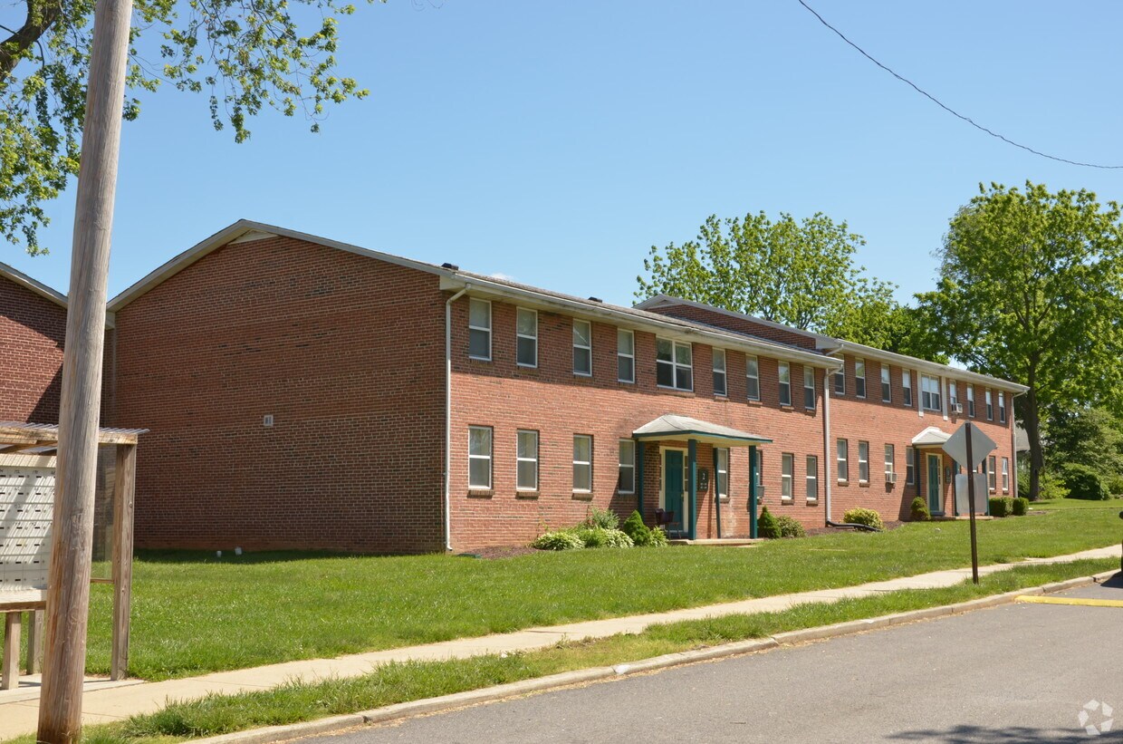 Foto del edificio - Whitehall Acres Apartments