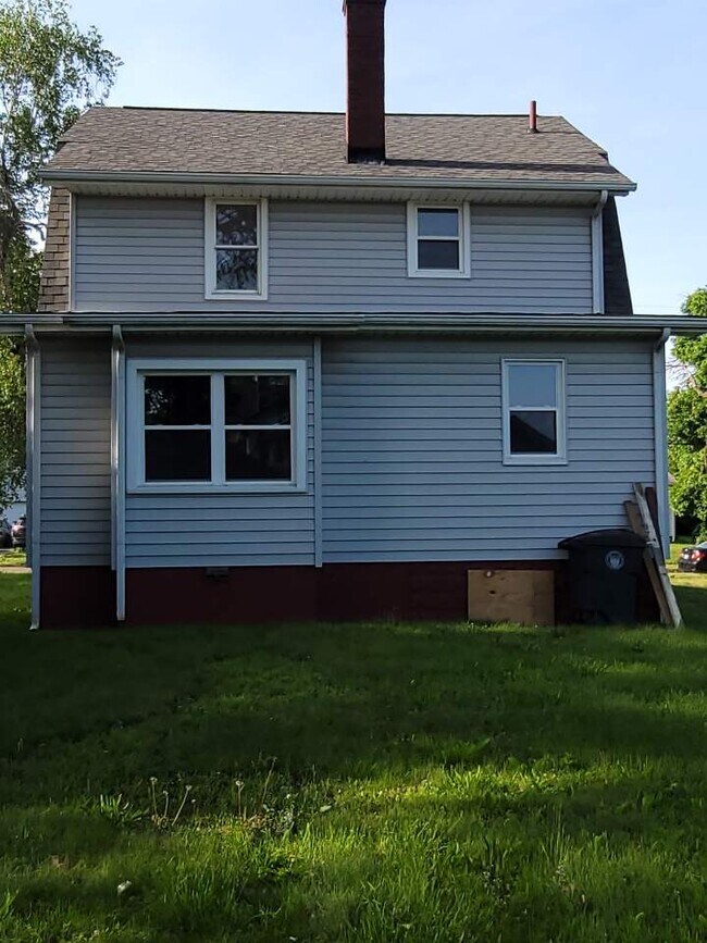 Building Photo - 916 Donald Ave