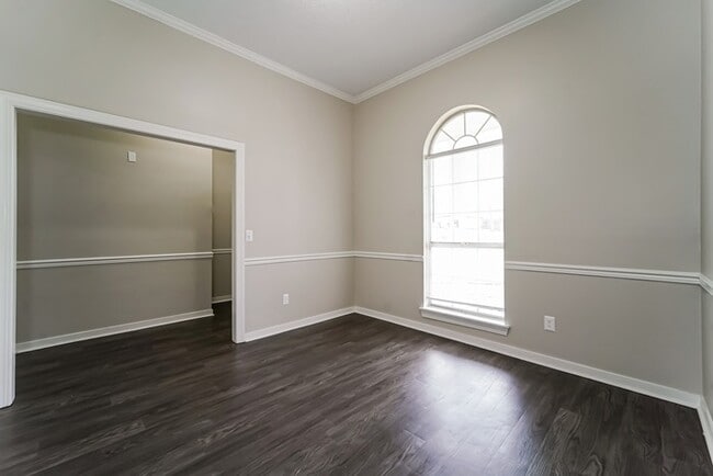 Building Photo - 107 Whitewood Ln