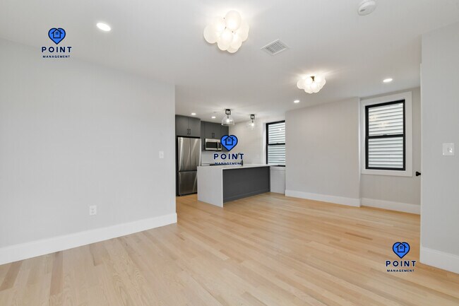 Building Photo - 516 Sumner St