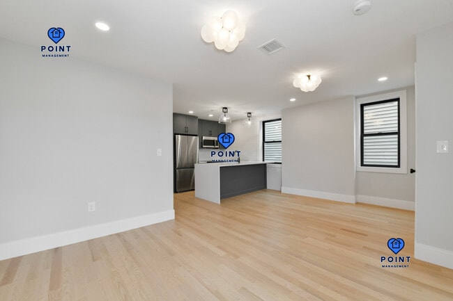 Building Photo - 516 Sumner St