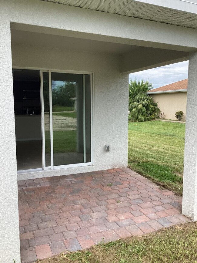 Building Photo - 4BR/2BA Home for Rent in Cape Coral!