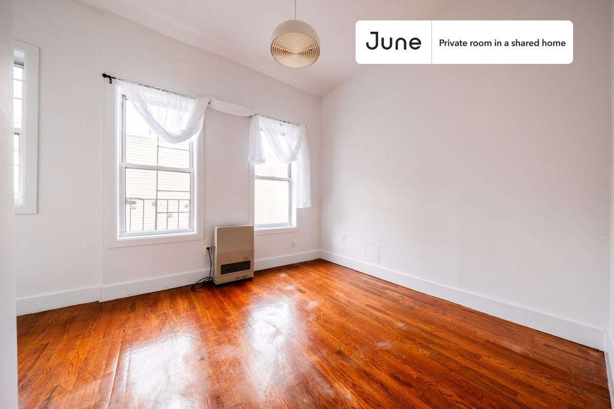 Room in Shared 3 bed/1 bath home - Room in Shared 3 bed/1 bath home