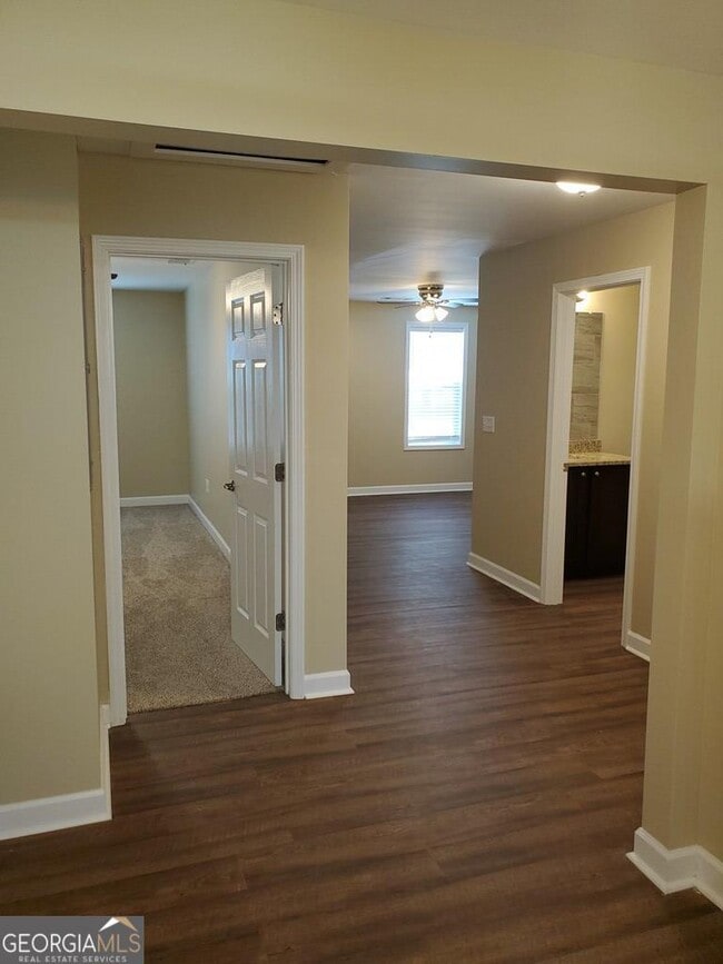 Building Photo - 621 North Dr