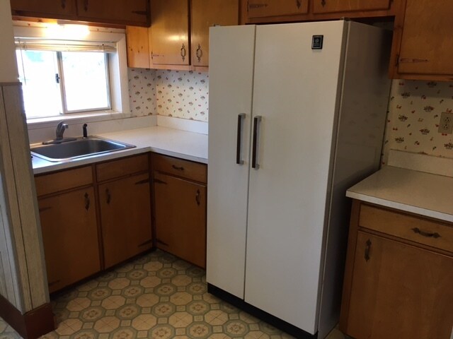 Kitchen view - 243 Brook St