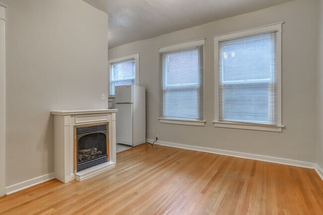Foto del edificio - Charming Vintage Studio in NW Portland near Couch Park and PGE Park