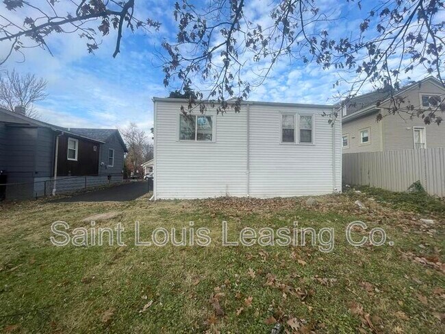 Foto del edificio - 3212 Airway Ave