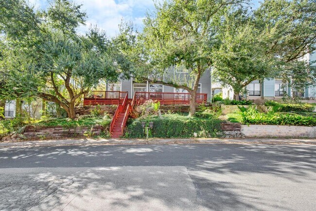 Foto del edificio - 6726 Lancret Hill Dr