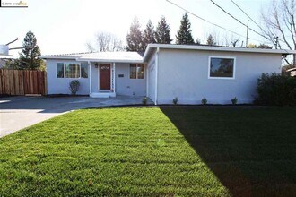 Building Photo - 5170 White Oak Ct