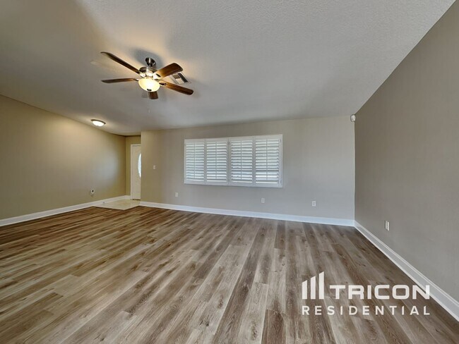 Building Photo - 26352 Barbinos Dr