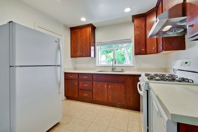 Foto del edificio - Duplex in Mountain View -  hardwood floors...