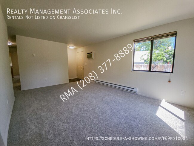 Building Photo - Recently Updated 2-Bedroom Duplex