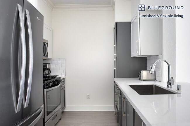 Foto del edificio - 7225 Crescent Prk W