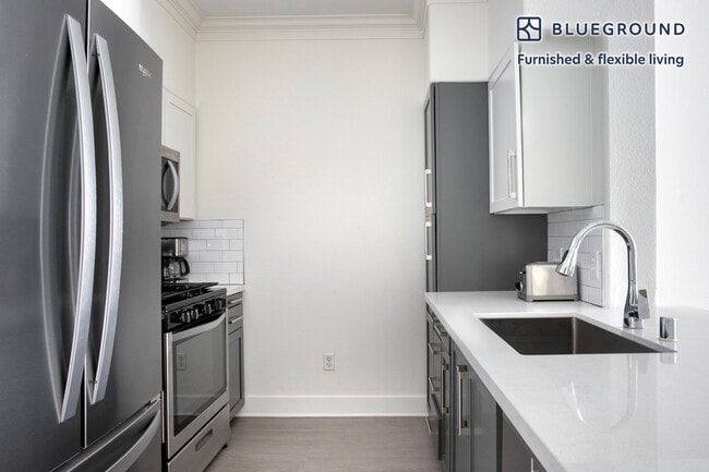 Building Photo - 7225 Crescent Prk W