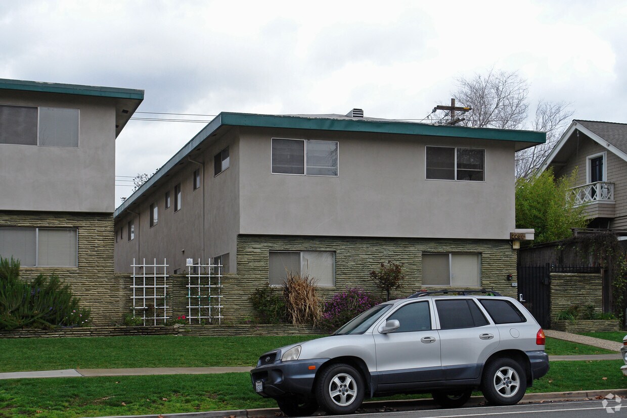 Building Photo - 2257 2nd Ave