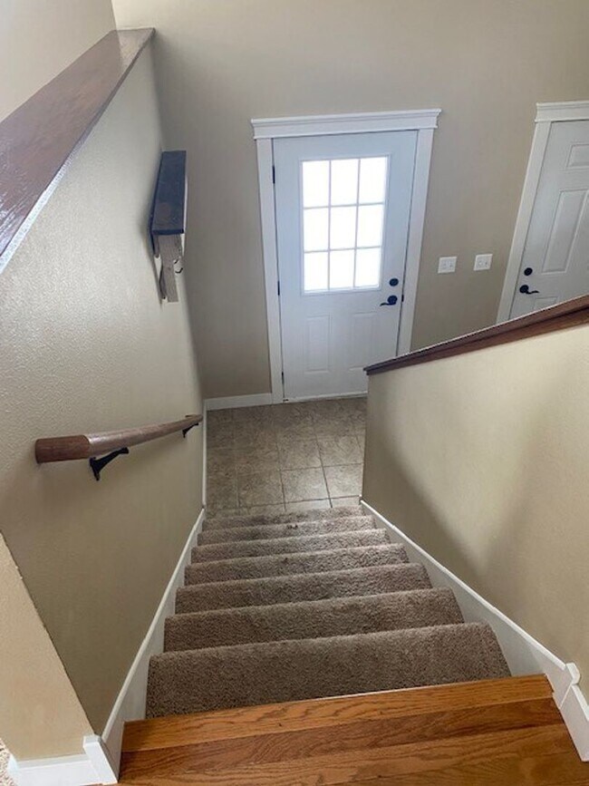 Building Photo - 4 Bedrooms, 2 Bathrooms Single Family Home...