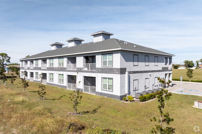 Building Photo - 746 SW 8th Ter