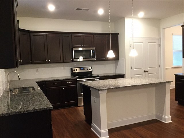 Building Photo - 3021 Greenmont Cir
