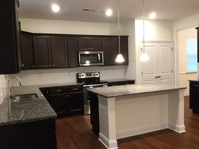 Foto del edificio - 3021 Greenmont Cir