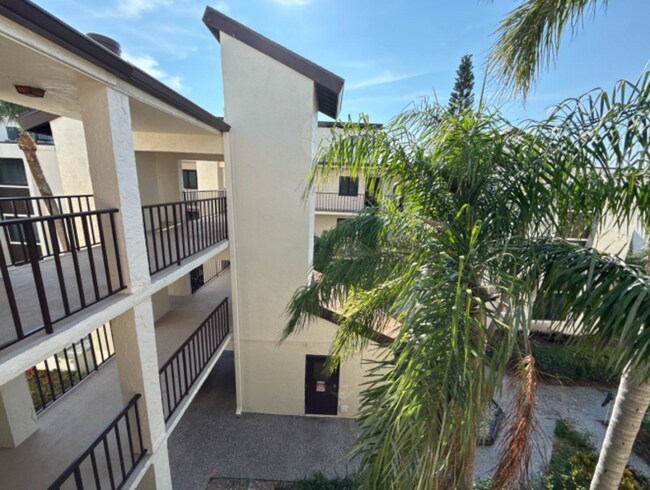 Building Photo - 2209 Belleair Rd