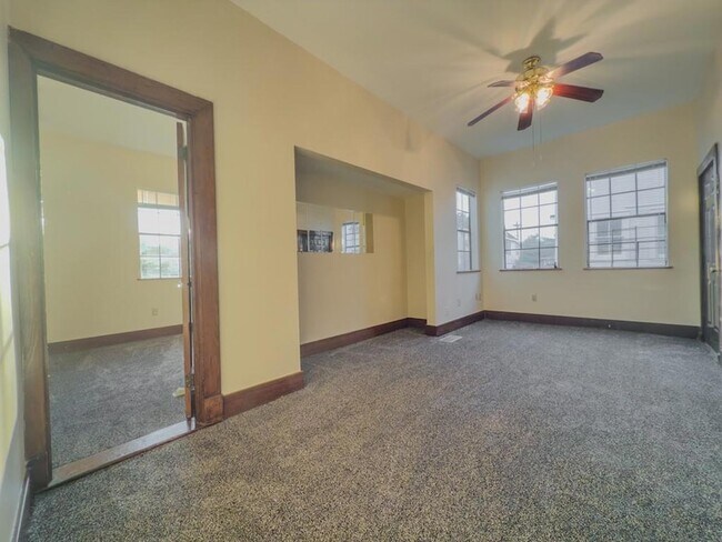 Foto del edificio - 2229 Napoleon Ave