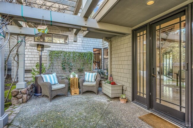 Building Photo - 522 Meadowood Ln