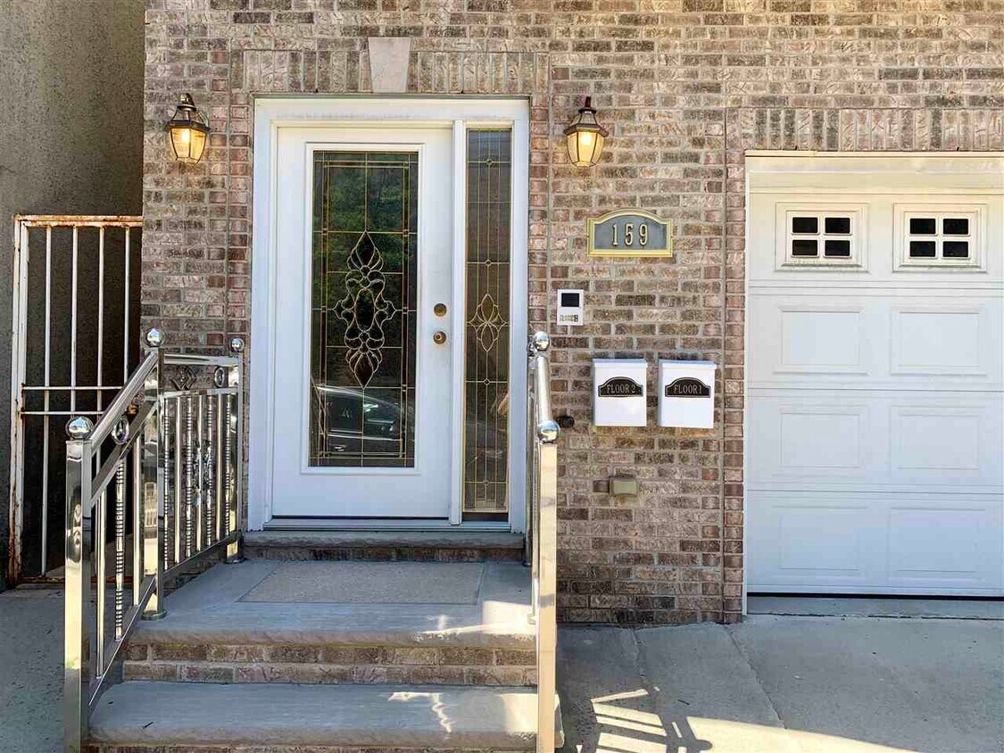 Foto principal - 159 Cambridge Ave