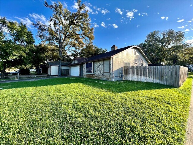 Foto del edificio - 3401 Larkspur Way