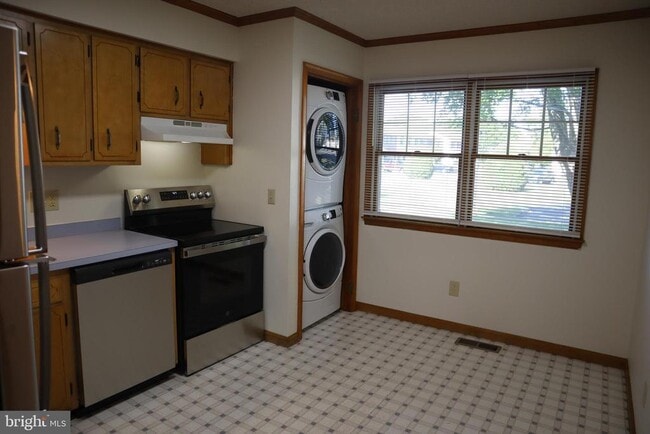 Building Photo - 903 Tamarac Dr
