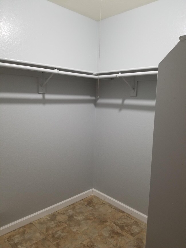 Building Photo - 3949 E Monte Vista Dr