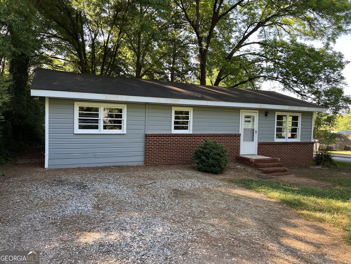 Primary Photo - 100 Hillside St
