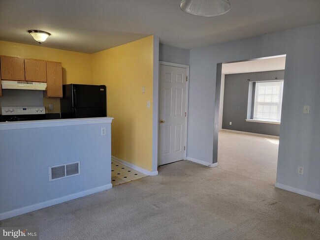 Building Photo - 407 Champs Ln