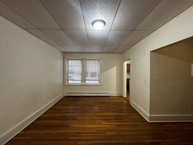 Building Photo - 32 College Ave