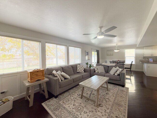 Building Photo - Beautiful 5-Bedroom Home in Saratoga Springs, UT