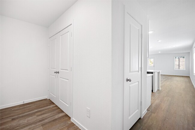 Building Photo - 23235 Teakwood Hills Dr