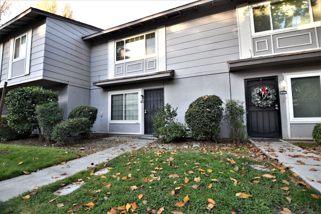 Foto principal - 8744 Woodman Way