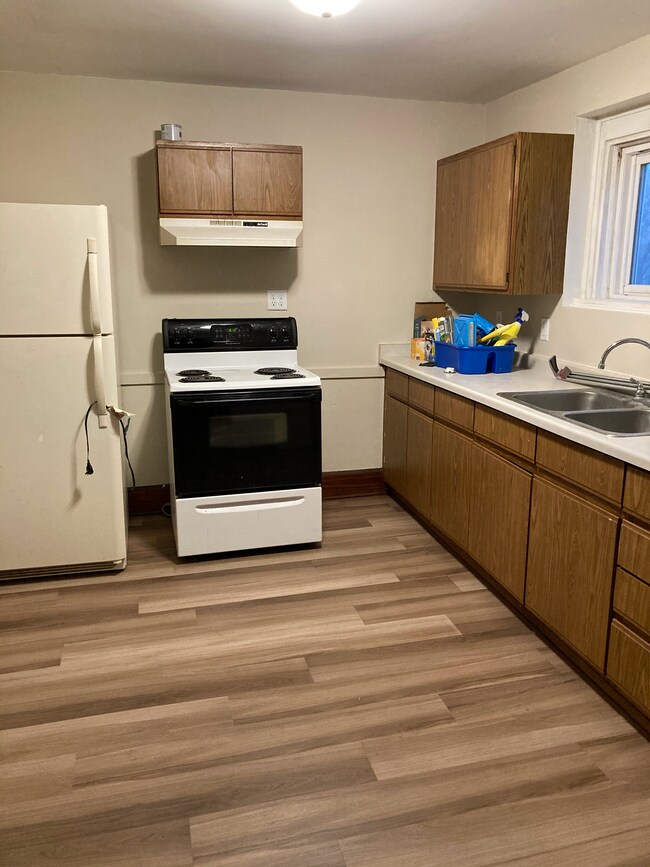 Kitchen - 1007 9th Ave