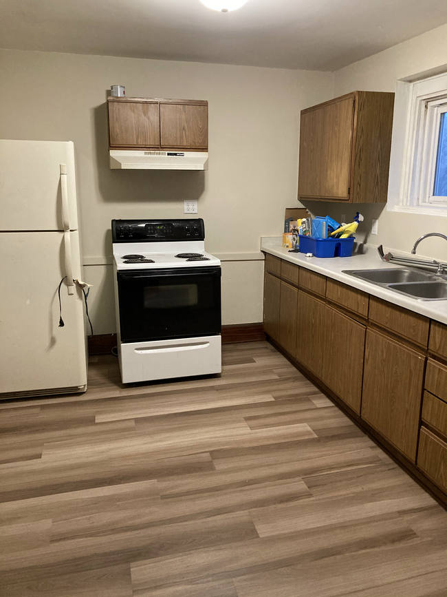 Kitchen - 1007 9th Ave