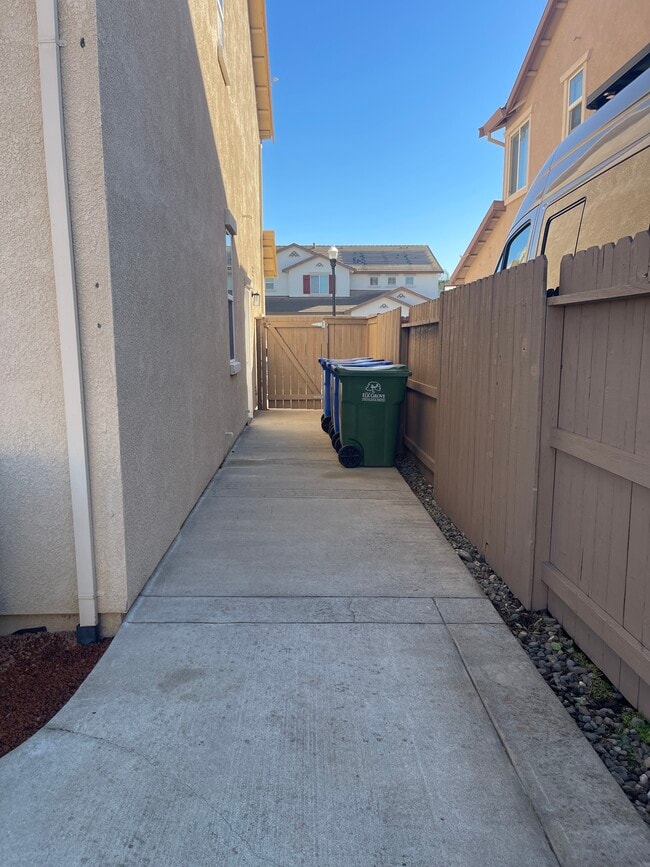 Building Photo - 9748 Collie Way