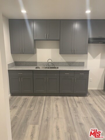 Foto del edificio - 840 W 85th St