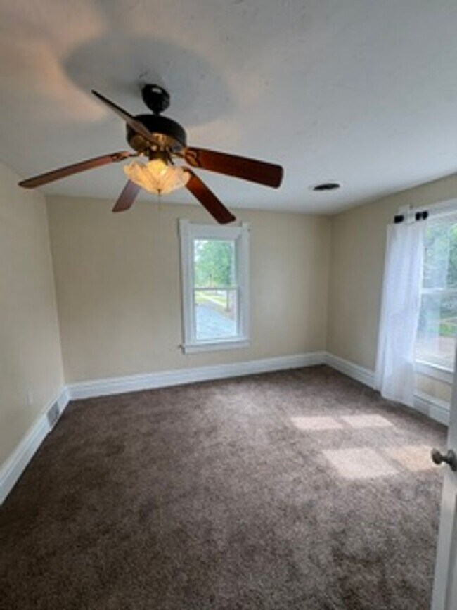 Foto del edificio - 4 bedroom single family home in Peoria for Rent