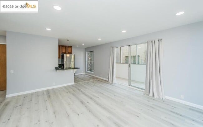 Building Photo - 4099 Howe St