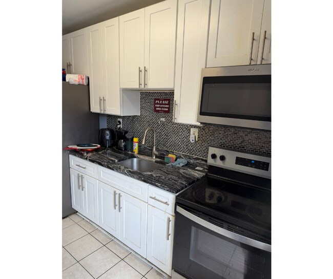 Foto del edificio - 3445 Juneway-1 Available $600 1